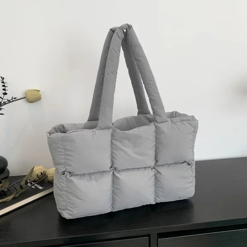 Bolsa Acolchoada Verona™ em Design Puff Ultraconfortável / Estilo Moderno e Toque Macio para Seu Dia a Dia!
