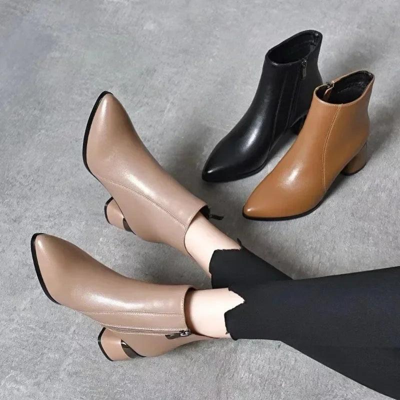 Botas Caroline™ em Couro Sustentável - A Mistura Perfeita Entre o Estilo Country e Urbano! - ModernLar