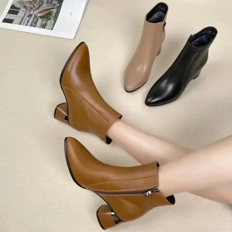 Botas Caroline™ em Couro Sustentável - A Mistura Perfeita Entre o Estilo Country e Urbano! - ModernLar