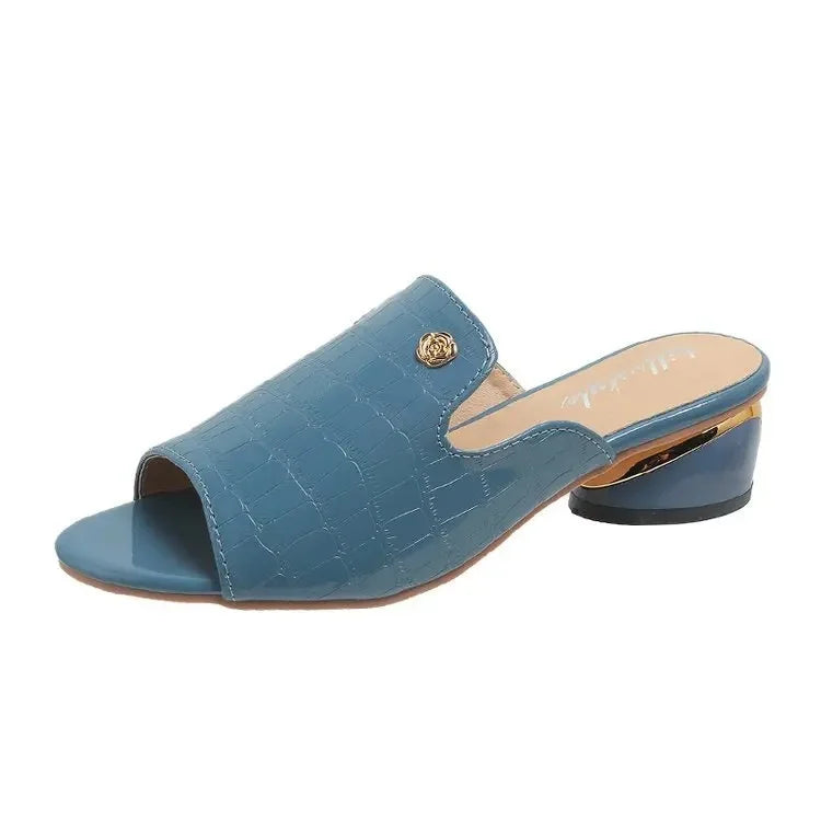 Mule Croco Bella™ Em Couro Texturizado com Salto Bloco Baixo / Um Toque de Glamour para Suas Produções!