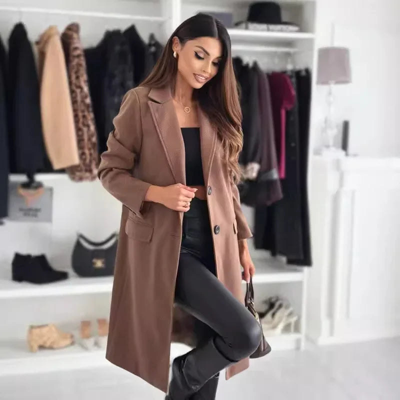 Casaco Annelise™ com Lapela Estruturada e Silhueta Alongada / Elegância Imponente para a Mulher que Marca o Espaço ao Entrar!