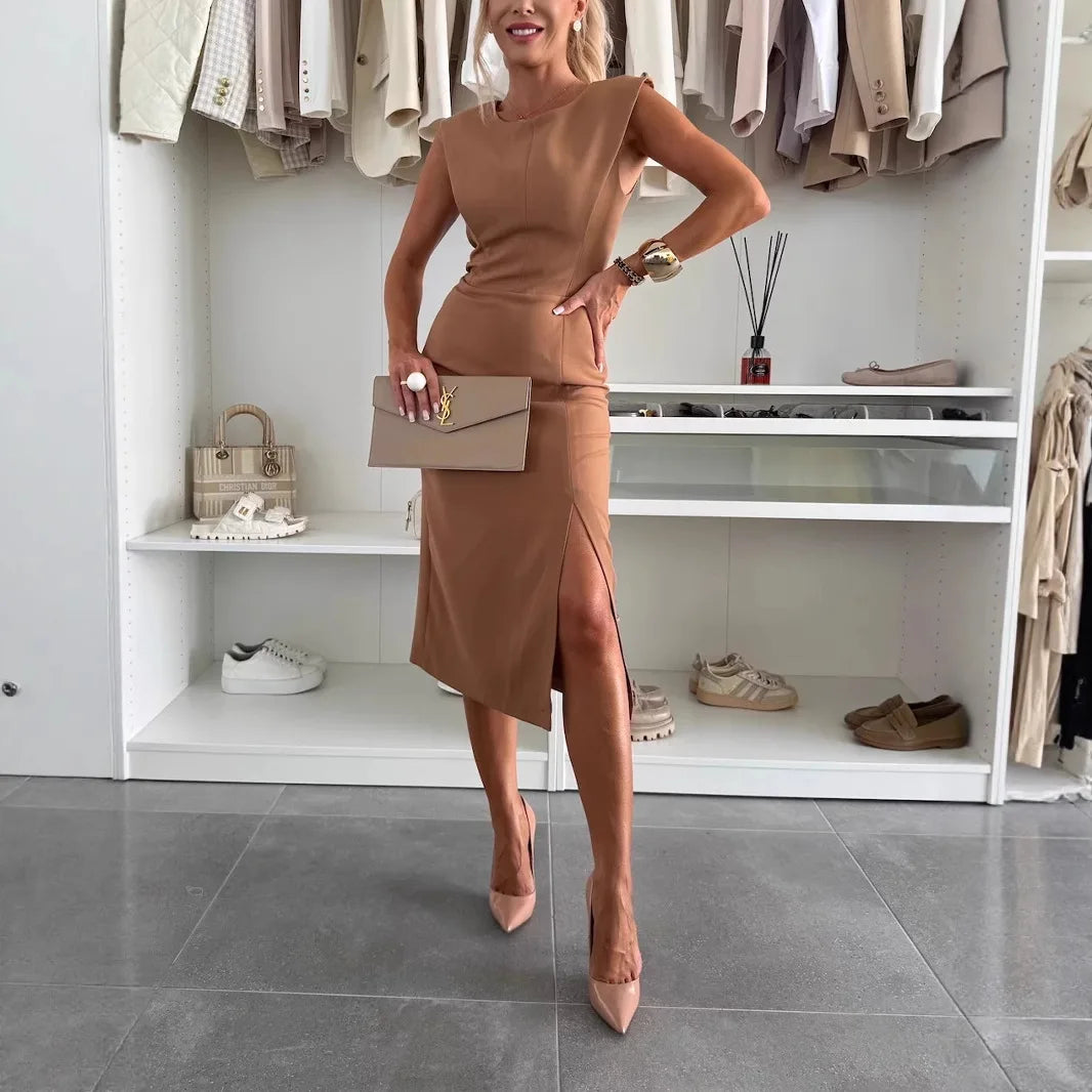 Vestido Carmelita™ Alfaiataria Estruturada com Fenda Lateral / O Poder da Elegância Minimalista!