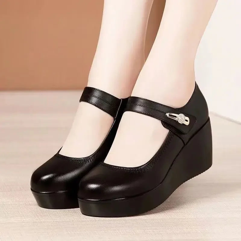 Sapato Mary™ com Salto Plataforma e Fechamento Ajustável