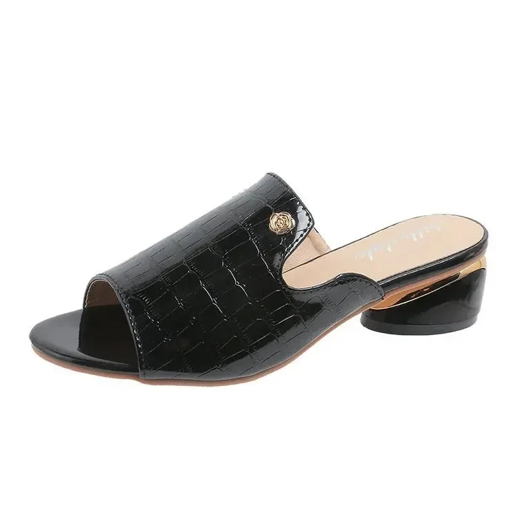 Mule Croco Bella™ Em Couro Texturizado com Salto Bloco Baixo / Um Toque de Glamour para Suas Produções!