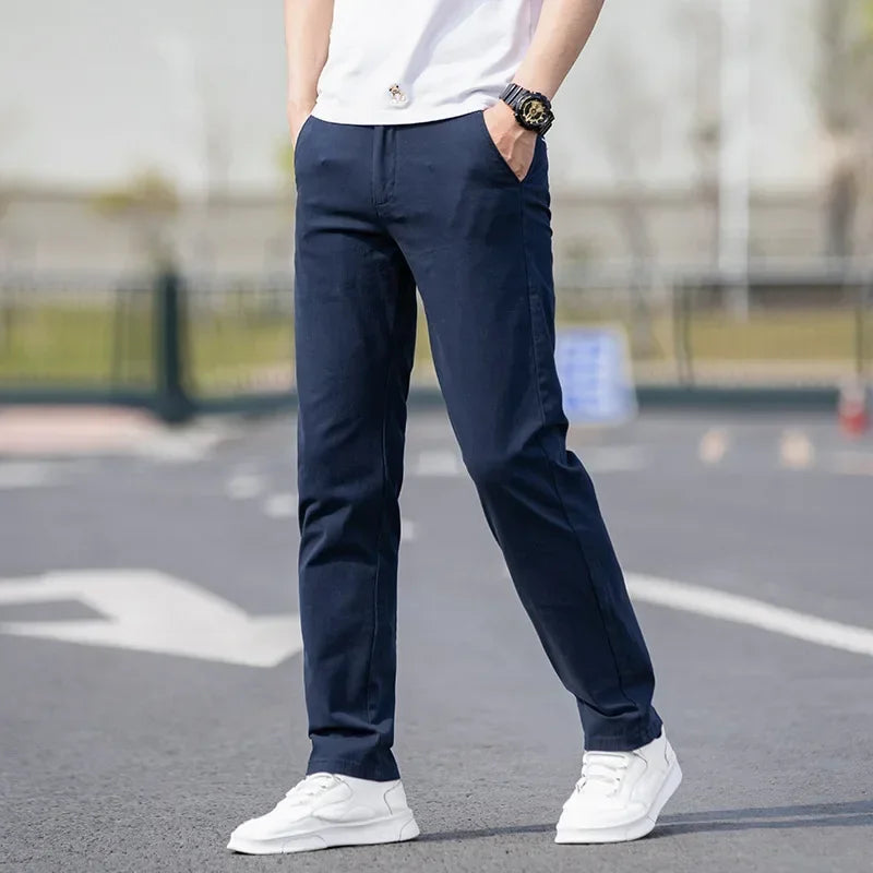 Calça em Sarja Leonardo™ com Tecido Premium e Corte Reto / Minimalismo Refinado e Conforto de Alta Classe!