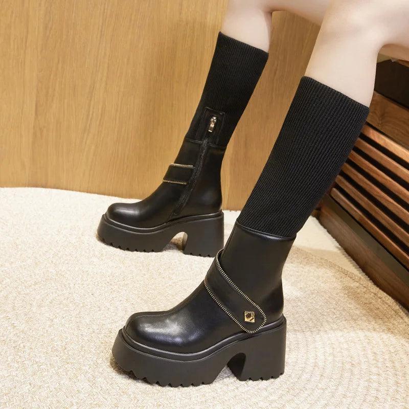 Bota Margareth™ com Cano Ajustável e Plataforma de 5cm - Elegância e Versatilidade em um Único Design! - ModernLar