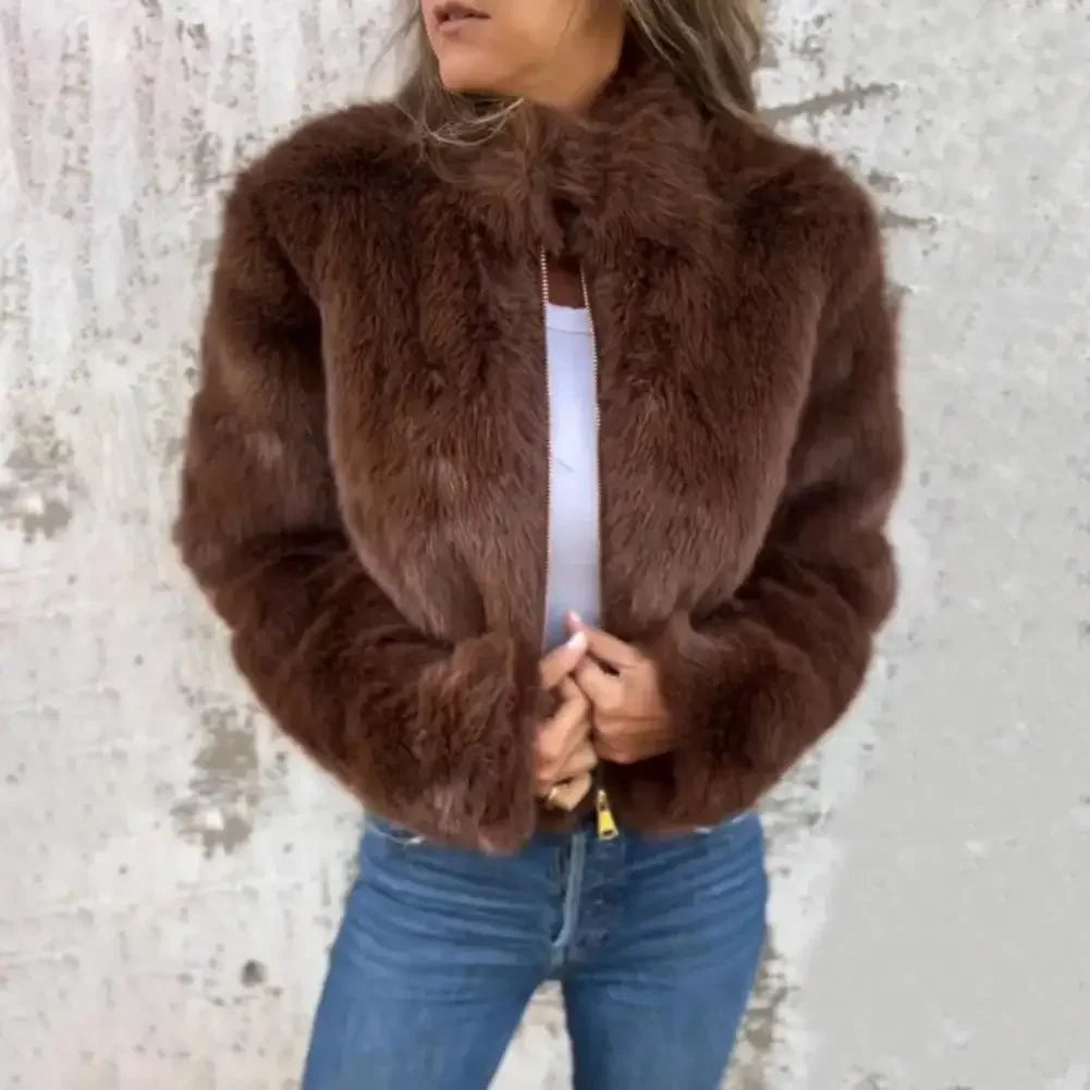 Casaco Bomber Winter Bloom™ em Pelúcia Premium Felpuda / O Toque de Glamour que Seu Inverno Merece!