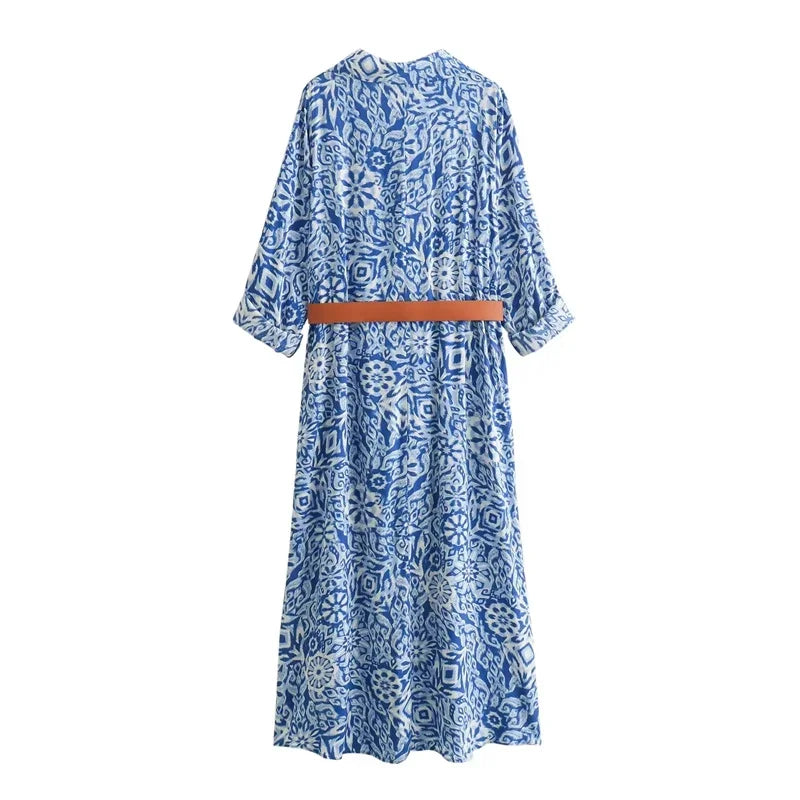 Vestido Capri Mediterrâneo™ com Estampa Exclusiva e Cinto Marrom / Um Charme Europeu com Toque Brasileiro!