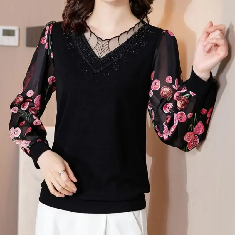 Blusinha Aveline™ com Mangas em Chiffon e Decote Bordado / Quando a Leveza se Encontra com o Charme!