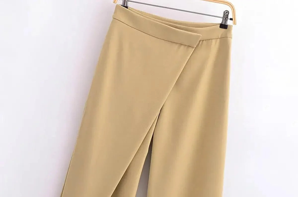 Calça Vogue Charm™️/Mostrando a Calça como uma Peça Clássica, mas com um Toque Moderno! - ModernLar
