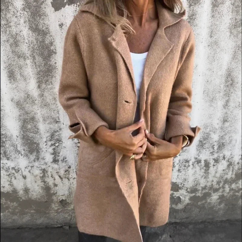 Casaco London Flow™ em Bouclé Encorpado com Gola Elegante / Um Clássico da Estética Urbana e Refinada!