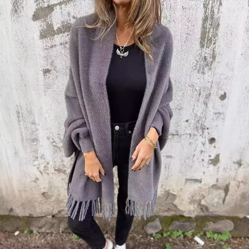 Casaco Urban Chic™ em Malha de Pelúcia com Franja / O Aconchego com Estilo das Ruas de Milão!
