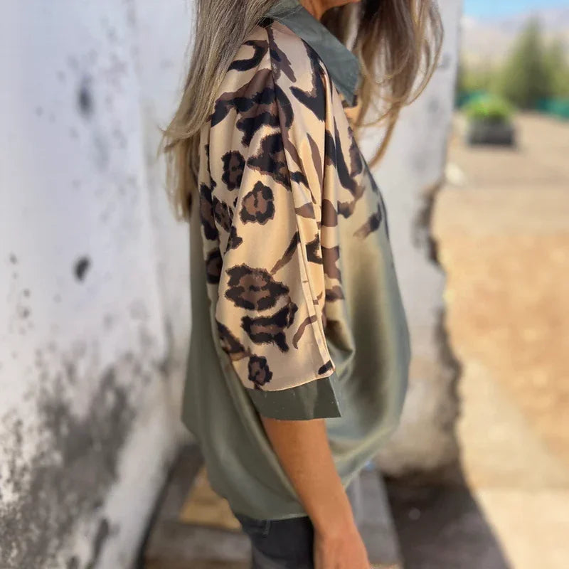 Camisa Jungle™ em Cetim com Animal Print Degradê / Para Mulheres que Impõem Estilo com Leveza!