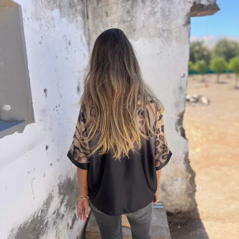 Camisa Jungle™ em Cetim com Animal Print Degradê / Para Mulheres que Impõem Estilo com Leveza!