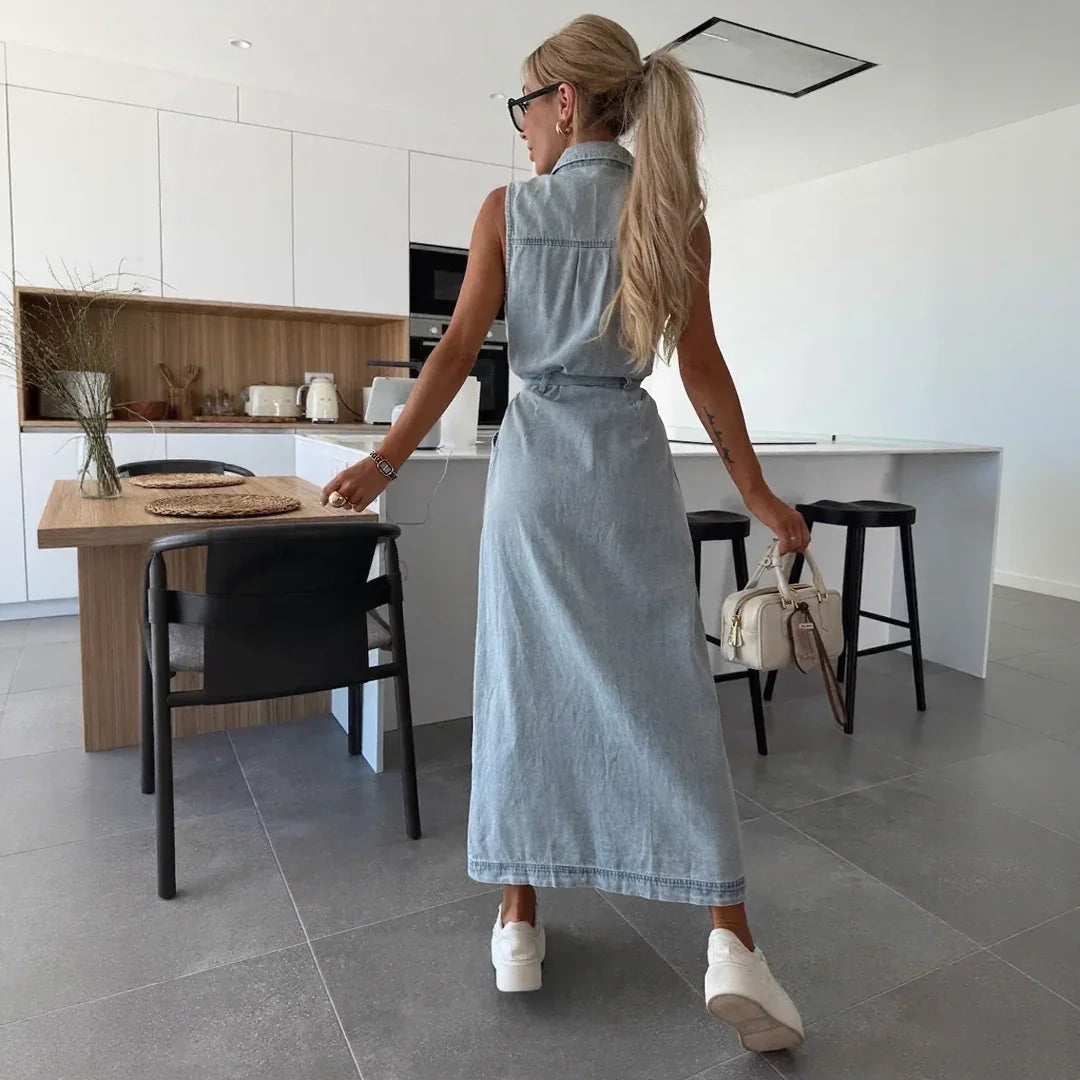 Vestido Freedom Style™ em Jeans com Fenda Elegante e Gola Polo / O Charme Urbano que Te Acompanha Sempre!