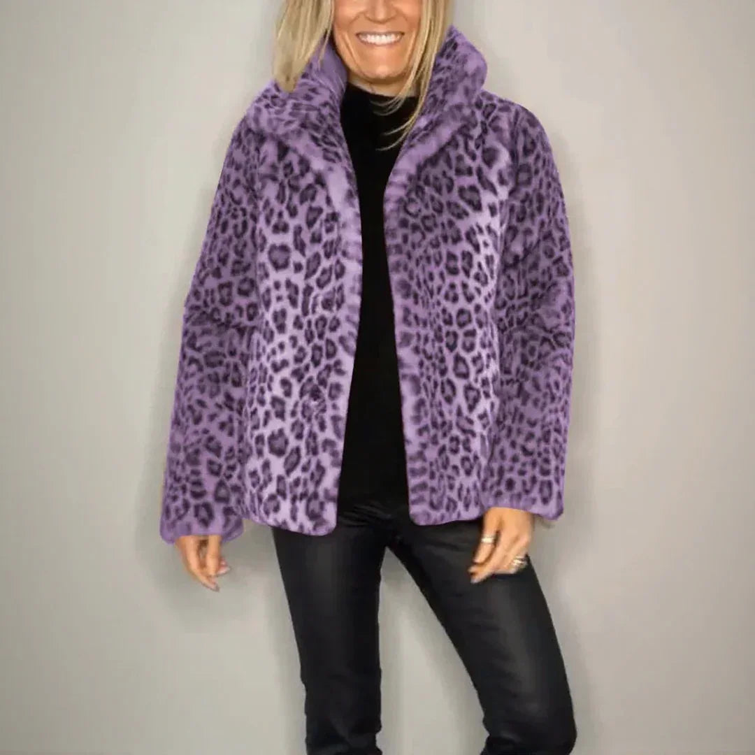 Casaco Pantera Luxe™ em Pele Peluciada com Estampa Selvagem / O Lado Ousado da Elegância Feminina!