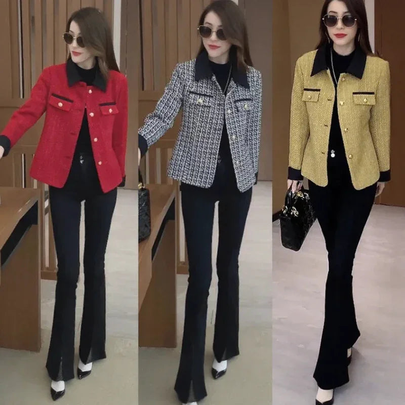 Casaco Dama Royale™ em Bouclé Texturizado com Botões Dourados / Um Ícone Atemporal da Moda Refinada!