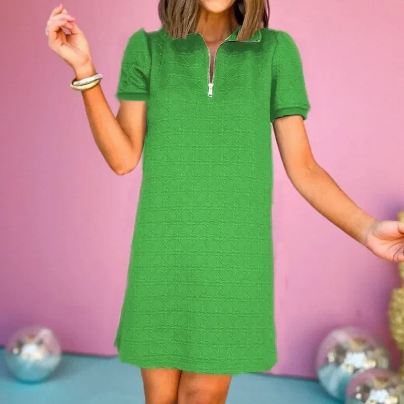 Vestido Lisiane™ com Textura em Relevo e Gola Polo Sofisticada / Estilo Moderno com Feminilidade Brasileira!