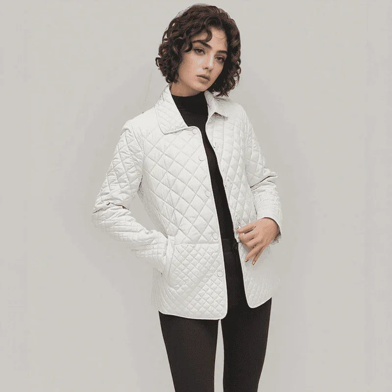Jaqueta Diana™ em Matelassê com Algodão e Textura Acolchoada / Sofisticação e Leveza para o Seu Inverno Elegante!