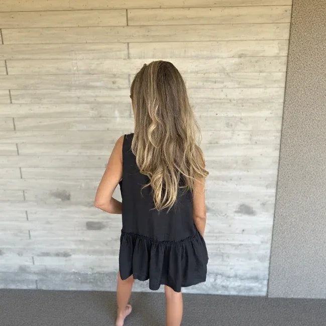 Camisa Laguna™ em Viscose Premium com Babado na Barra e Botões Minimalistas / Toque Natural e Caimento que Encanta!