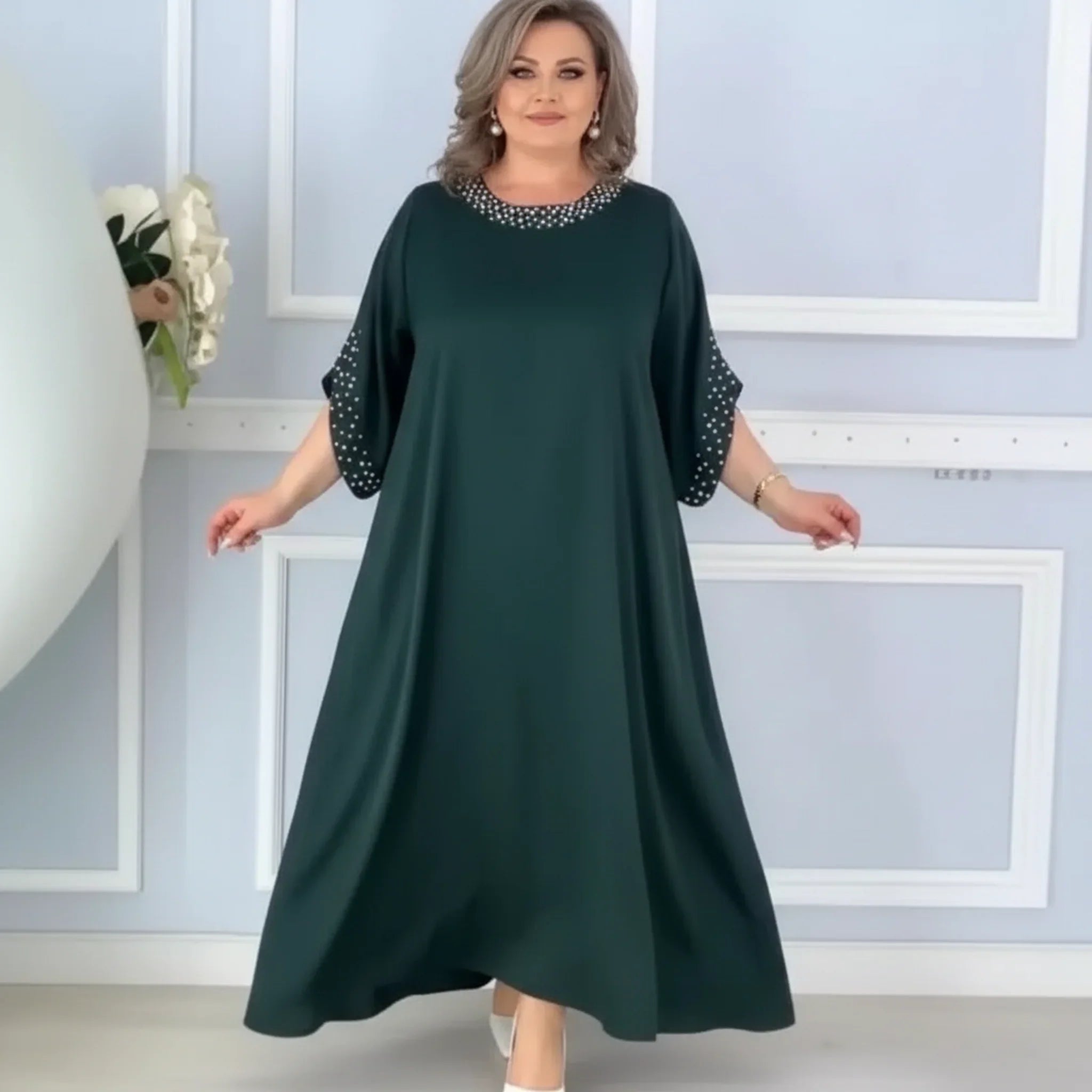 Vestido Helenna™ em Viscose com Pedrarias na Gola e Mangas / Elegância Clássica com Toque de Glamour para Todas as Ocasiões!