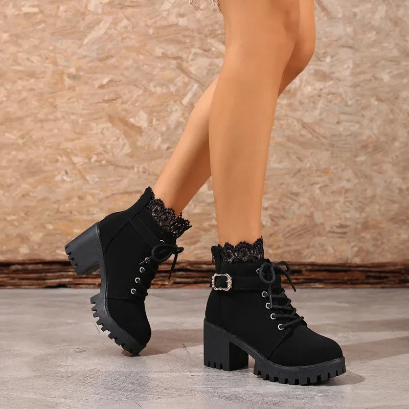 Bota Victoria Urban™ com Renda Elegante e Design Britânico