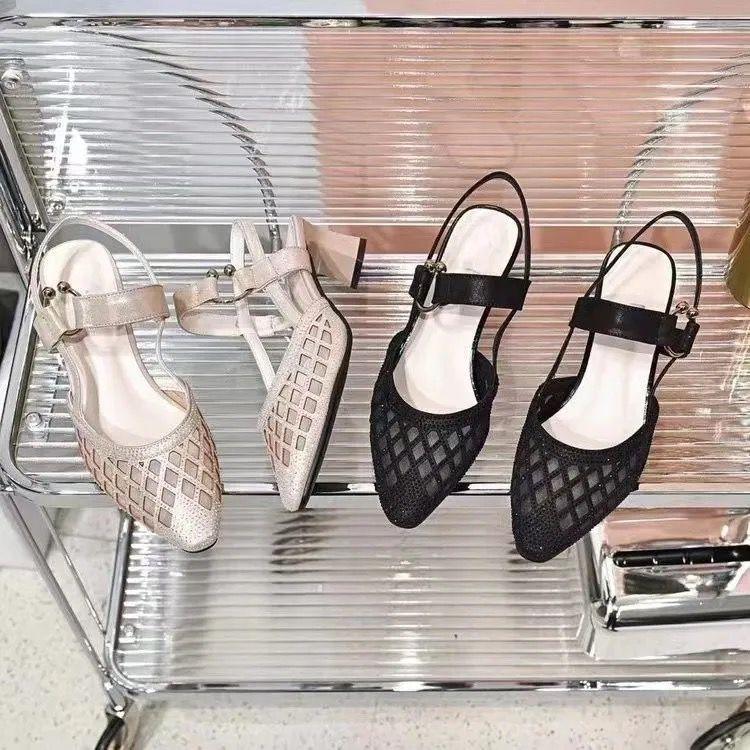 Sandália Bárbara™ com Detalhes em Renda + Salto Médio / O Calçado que é um Deslumbre em todos os sentidos! - ModernLar