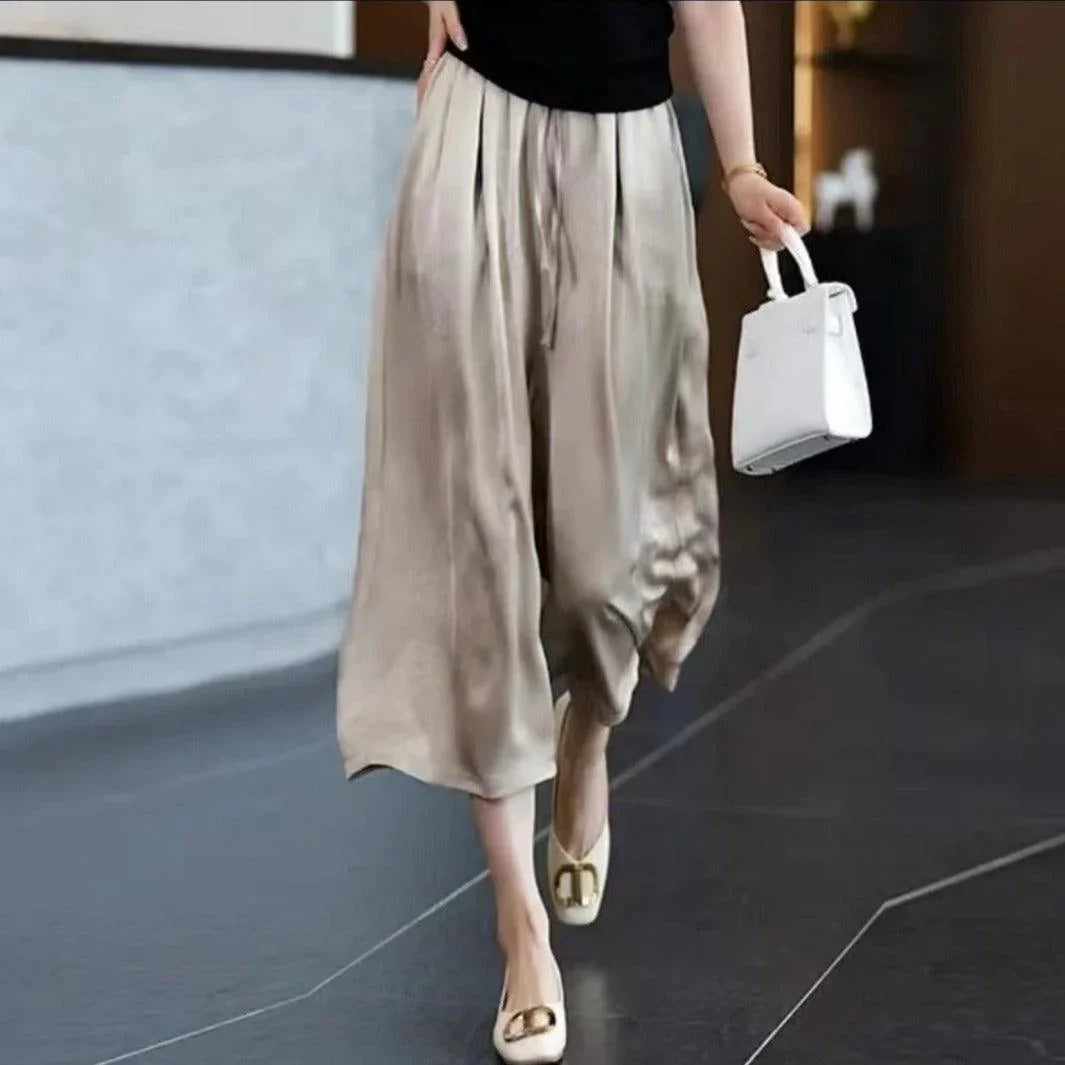 Calça Saia Elloá com Tecido Texturizado em Seda Gelo / A Peça de Roupa Que Deixa Qualquer Mulher Apaixonada! - ModernLar