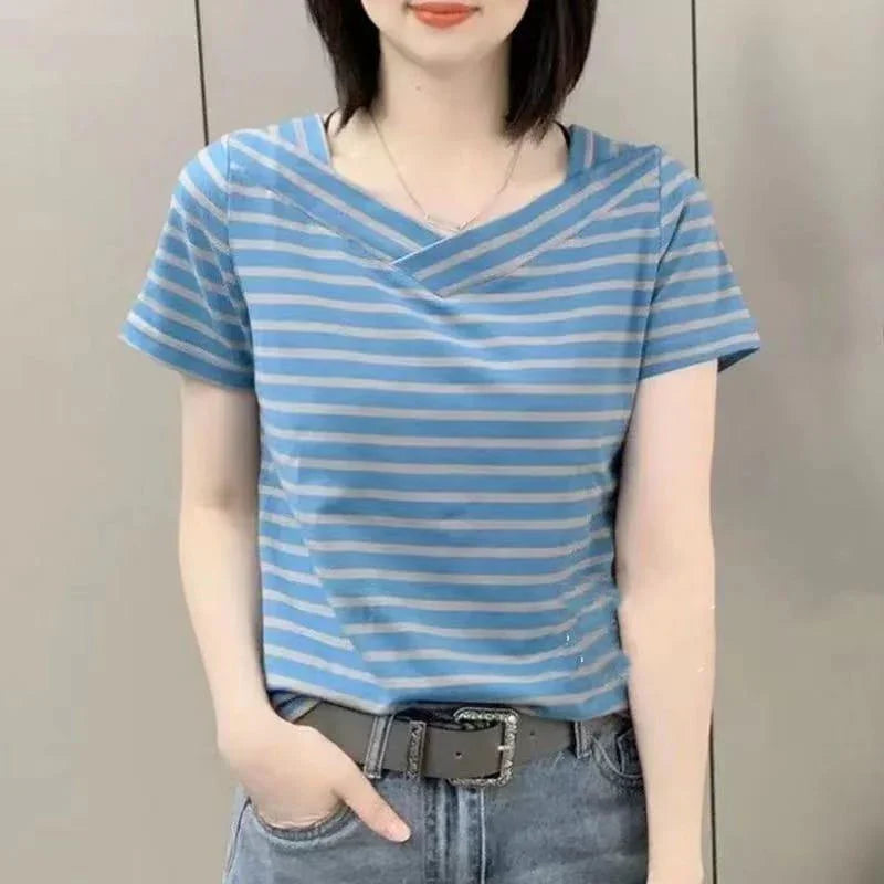 (Promoção: Compre 2, Leve 3) Blusinhas Mônaco™ com Gola em V Cruzada / Harmonia Visual em Listras para o Cotidiano Moderno! - ModernLar