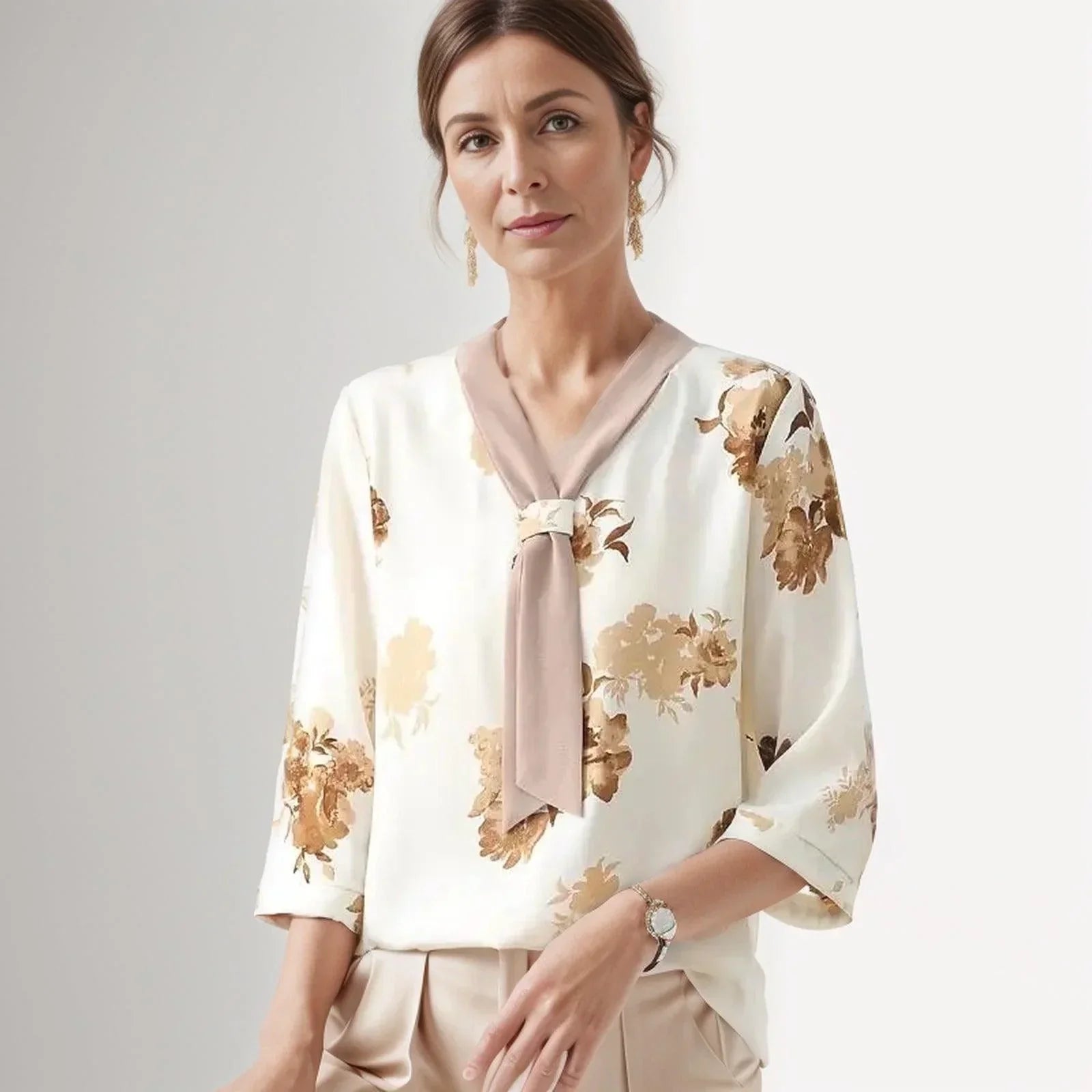 Blusinha Joana d'Arc™ com Gola Aeromoça / Seda Gelo com Elastano para Elegância e Conforto!