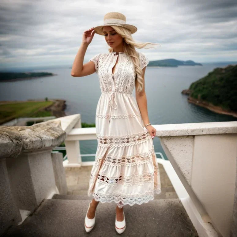 Vestido Bleu™ em Renda Delicada com Camadas Vazadas / Sofisticação e Romance Para Momentos Inesquecíveis!