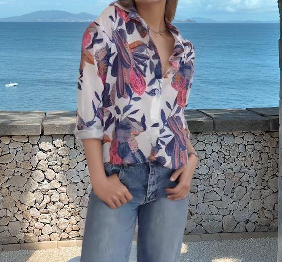 Camisa Feminina Tropicalia™ em Tecido Leve com Estampa Floral Exclusiva / A Elegância Casual que Encanta em Qualquer Ocasião!