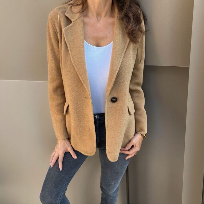 Blazer Madeleine™ em Tecido Premium com Corte Elegante / Sofisticação Atemporal para Mulheres que se Destacam!