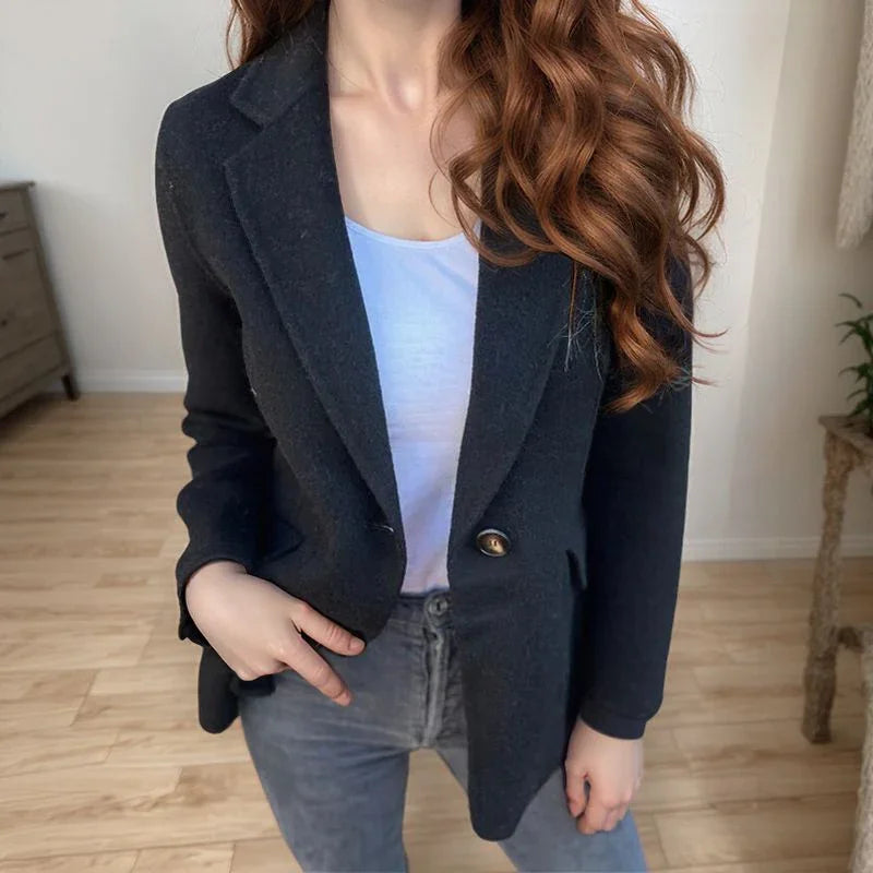 Blazer Madeleine™ em Tecido Premium com Corte Elegante / Sofisticação Atemporal para Mulheres que se Destacam!