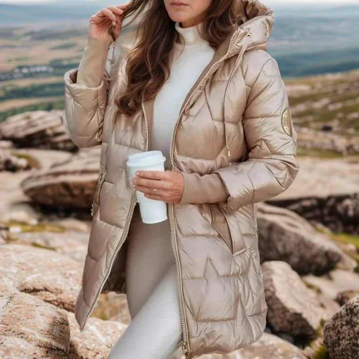 Jaqueta LaBelle™ em Matelassê Térmico Premium com Capuz / Para Mulheres que Não Abrem Mão do Estilo!
