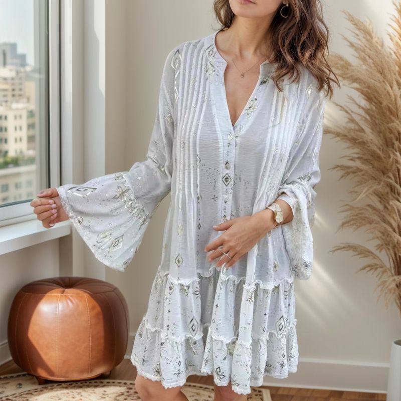 Vestido Donatella™ com Bordados Barrocos e Tecido Fluido / Um Toque de Magia e Elegância em Cada Movimento!