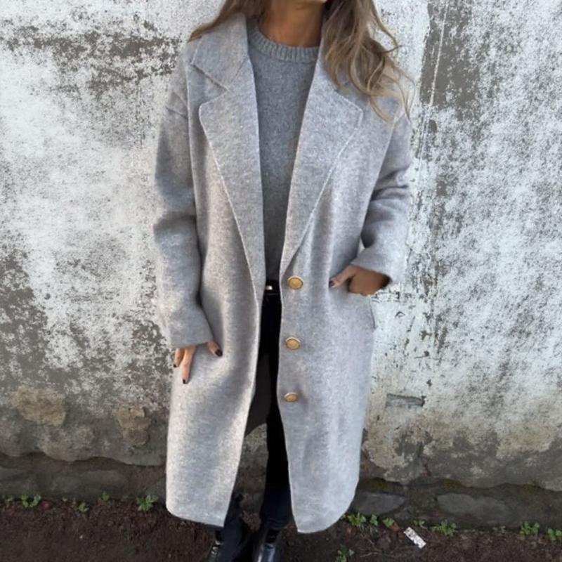 Casaco Dominique™ em Lã Batida com Lapela Estruturada e Botões Clássicos / Elegância Atemporal que Aquece com Estilo e Personalidade!