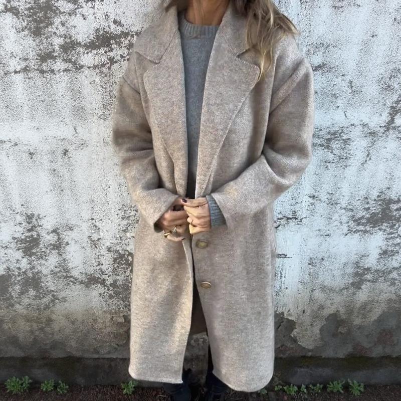 Casaco Dominique™ em Lã Batida com Lapela Estruturada e Botões Clássicos / Elegância Atemporal que Aquece com Estilo e Personalidade!