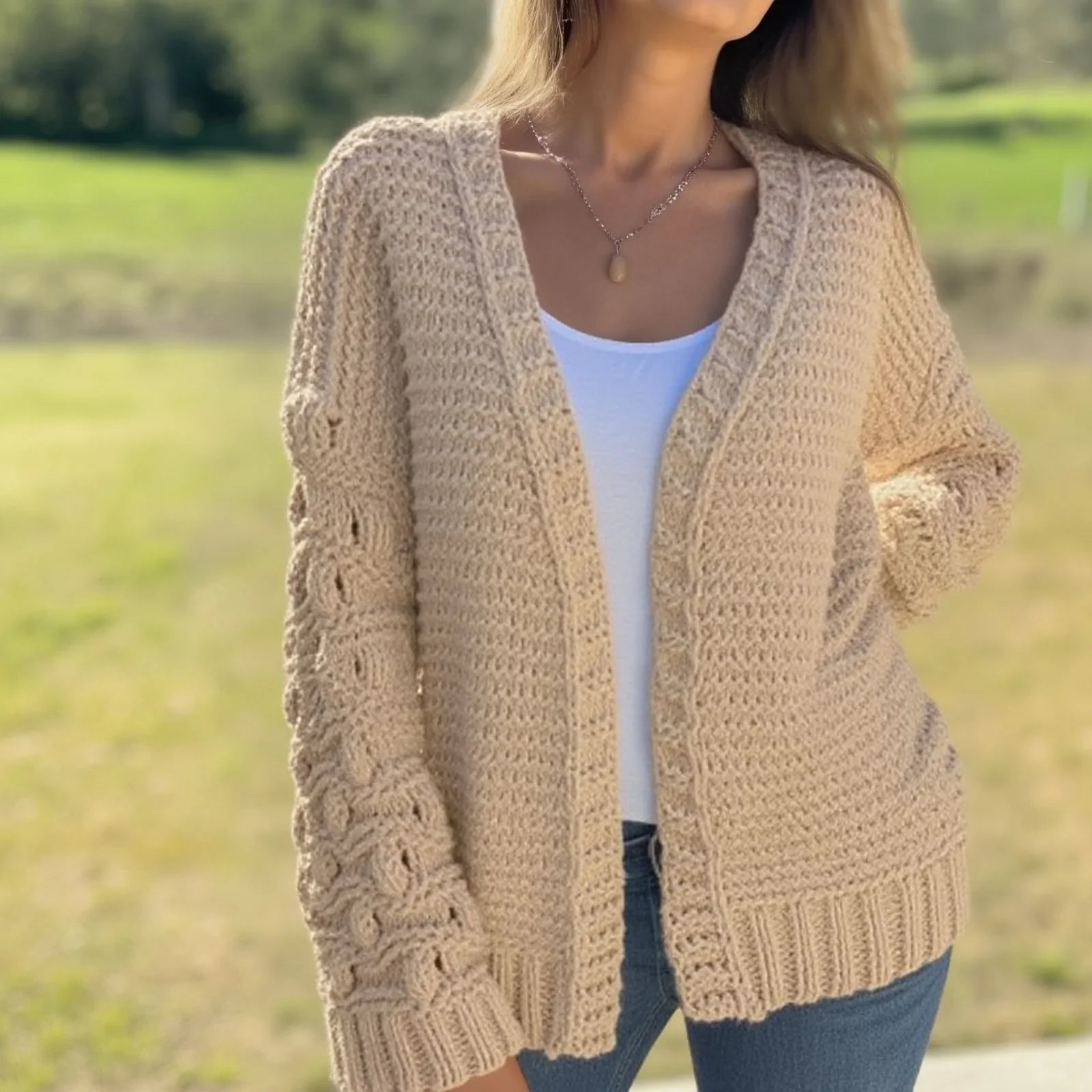 Cardigã Bellamy™ em Tricô Artesanal Premium / O Aconchego Sofisticado que Transforma Qualquer Look