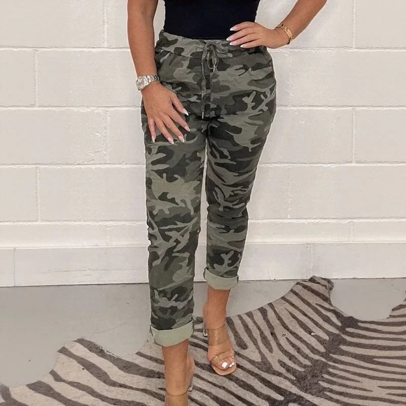 Calça Olivia Jungle™ em Moletom Confortável e Modelagem Jogger / Estilo Descomplicado com Toque Selvagem e Feminino