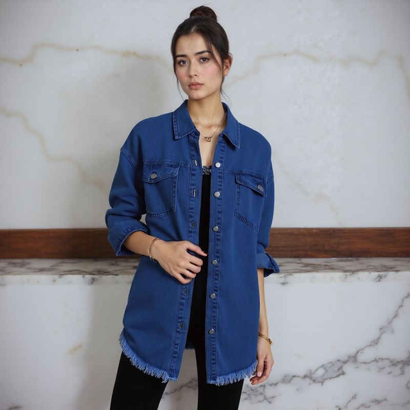 Jaqueta Jeans Dakota™ em Denim Premium e Barra Desfiada / Estilo Atemporal com Toque Urbano e Despojado!
