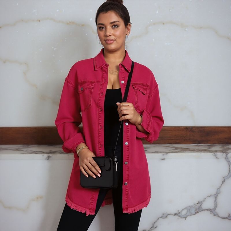 Jaqueta Jeans Dakota™ em Denim Premium e Barra Desfiada / Estilo Atemporal com Toque Urbano e Despojado!