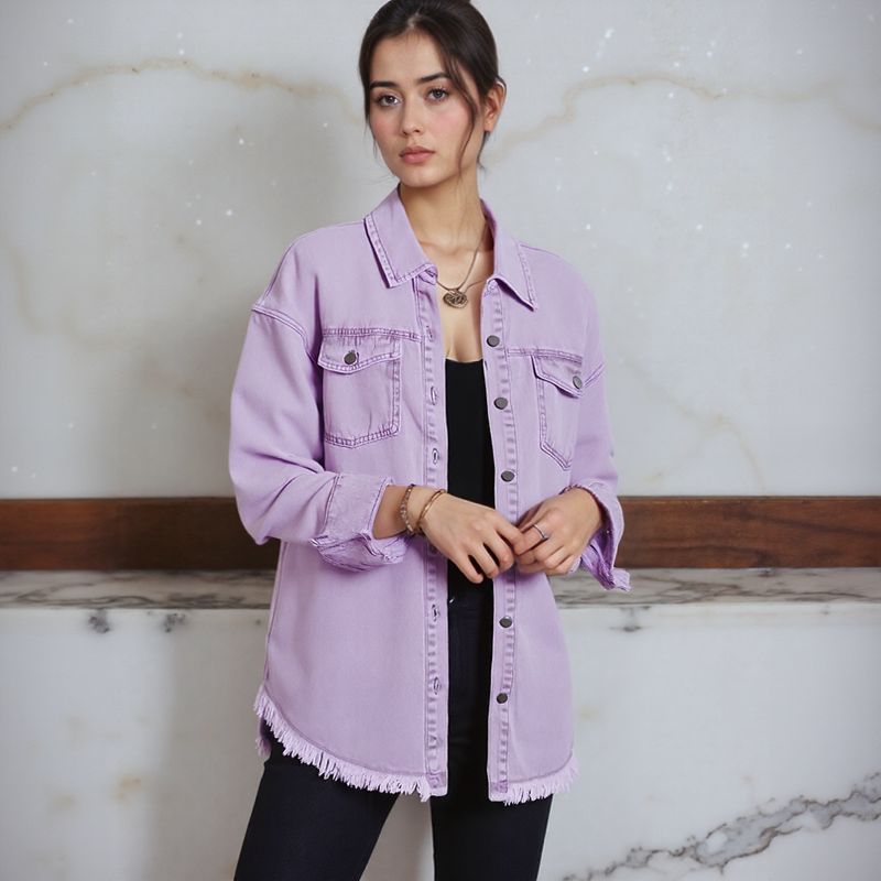 Jaqueta Jeans Dakota™ em Denim Premium e Barra Desfiada / Estilo Atemporal com Toque Urbano e Despojado!