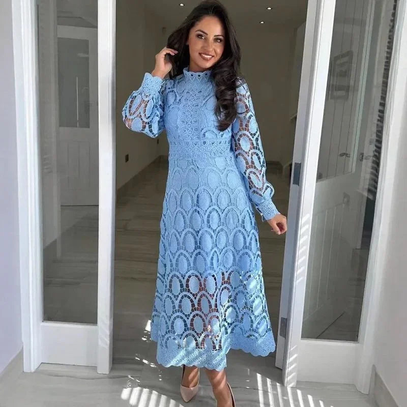 Vestido Leonora™ em Renda Artesanal com Acabamento Premium / Delicadeza Luxuosa com Postura e Classe!