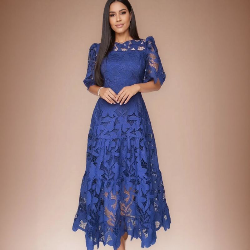 Vestido Duquesa™ em Renda Floral Artesanal com Modelagem Acinturada / Postura, Delicadeza e Elegância em Cada Movimento!