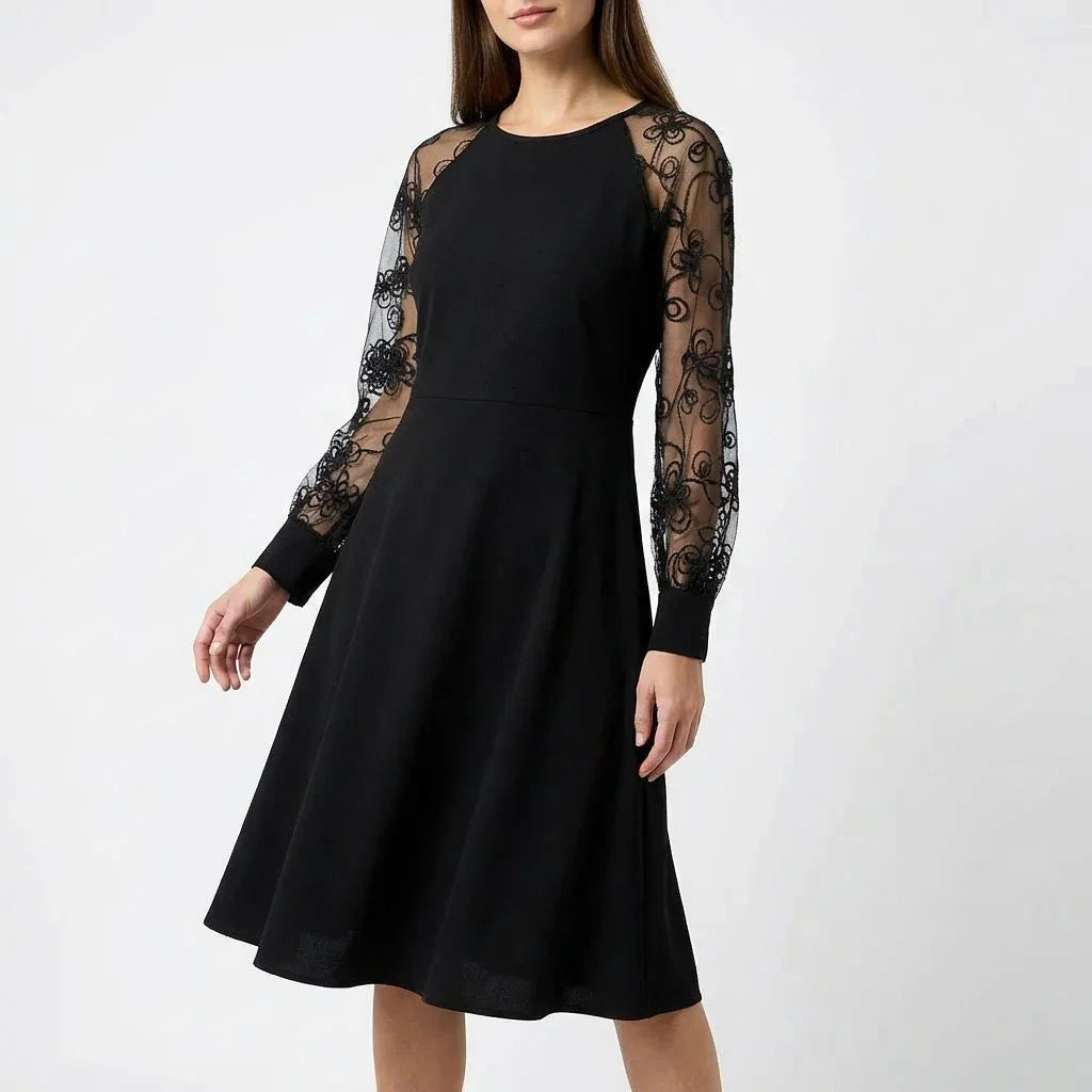 Vestido Madeline™ em Crepe Italiano com Mangas Translucidas