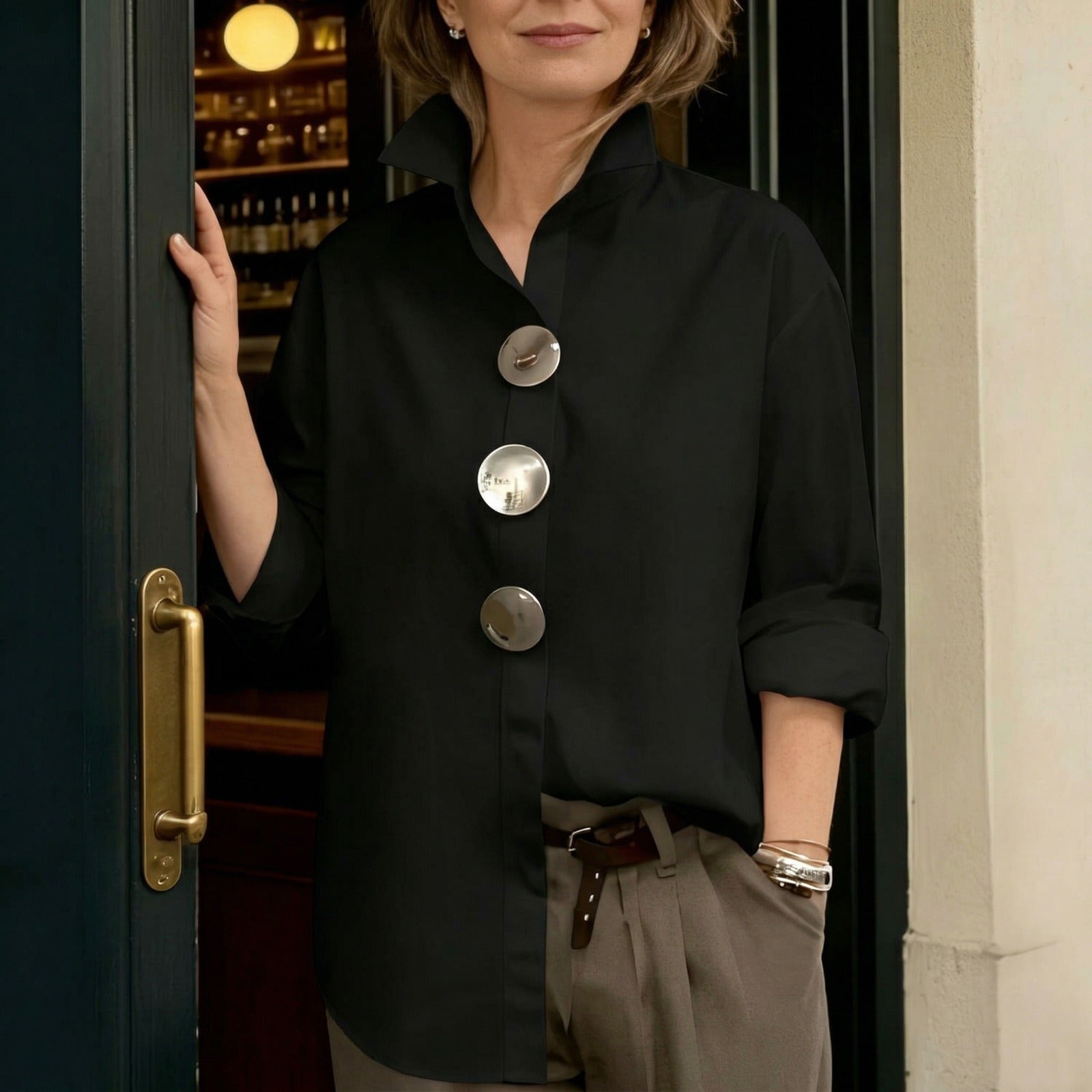 Camisa Martina™ com Gola Estruturada e Botões Oversized