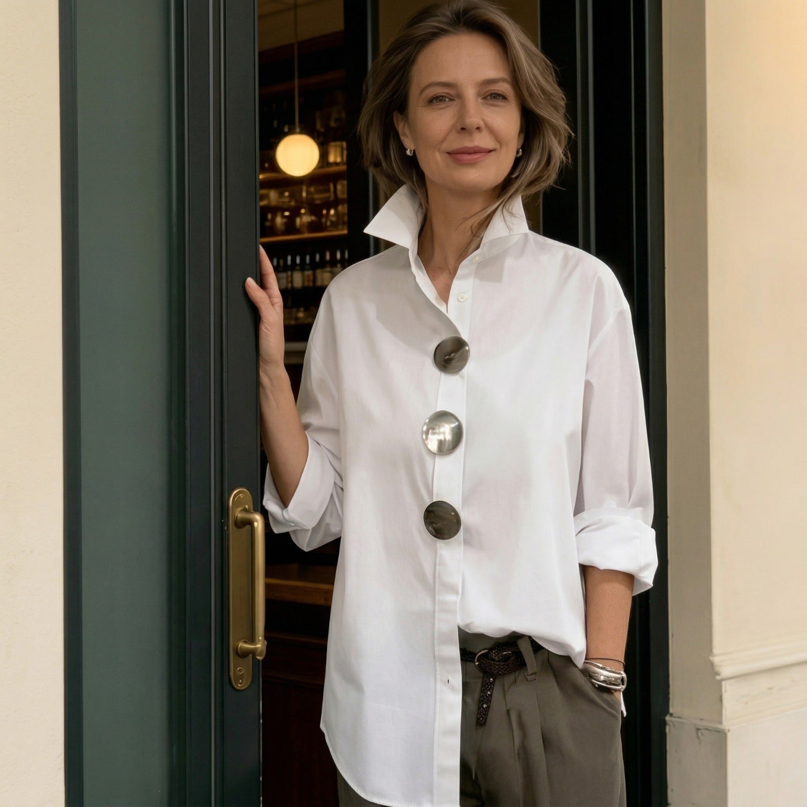 Camisa Martina™ com Gola Estruturada e Botões Oversized