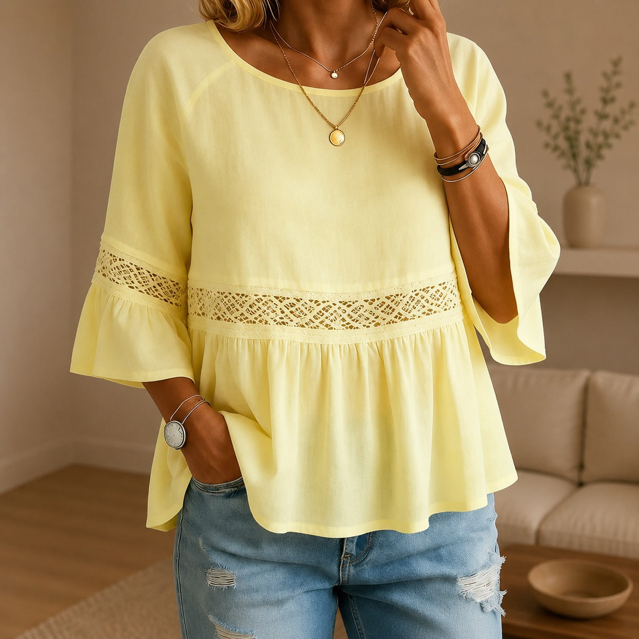 Blusinha Aitana™ com Rendado Delicado e Mangas Evasê