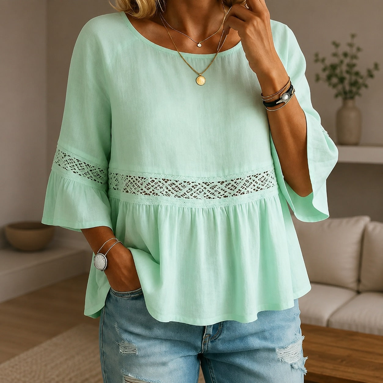 Blusinha Aitana™ com Rendado Delicado e Mangas Evasê